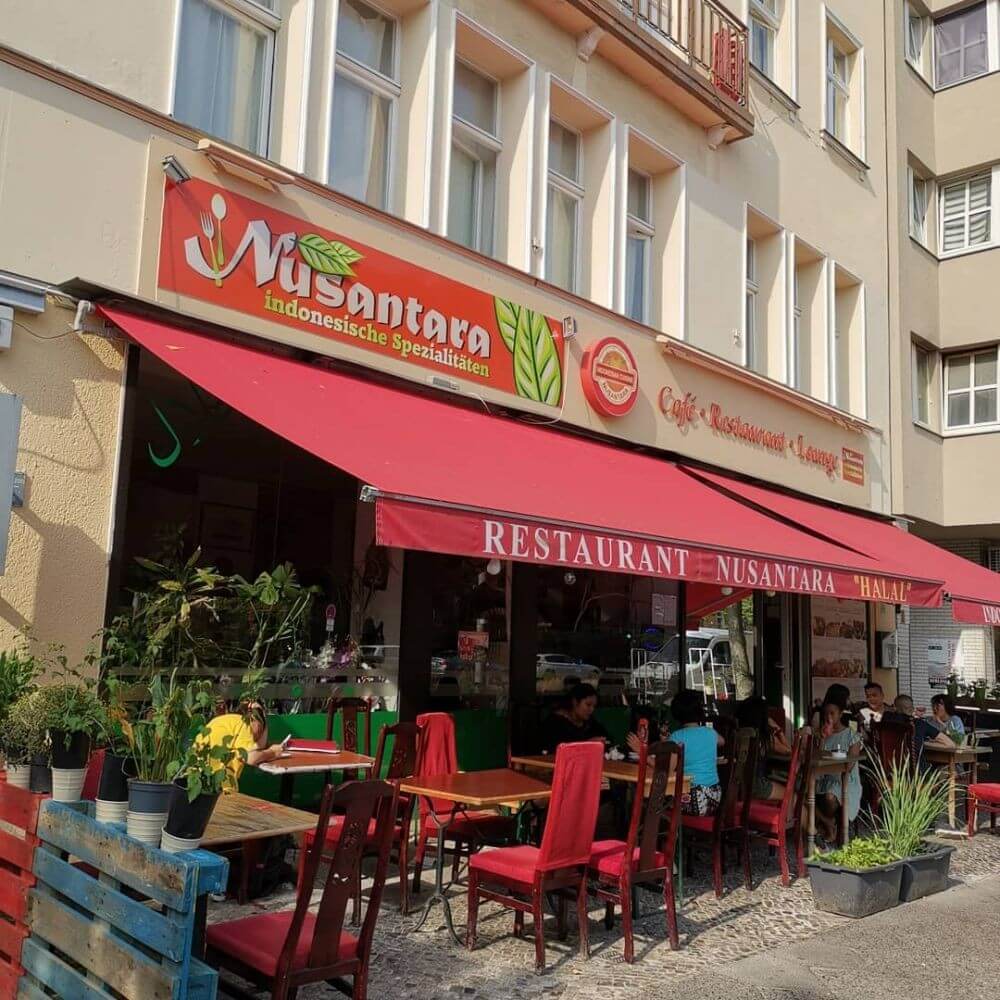Restoran Nusantara di Berlin berlabel halal memiliki area indoor mau pun outdoor.